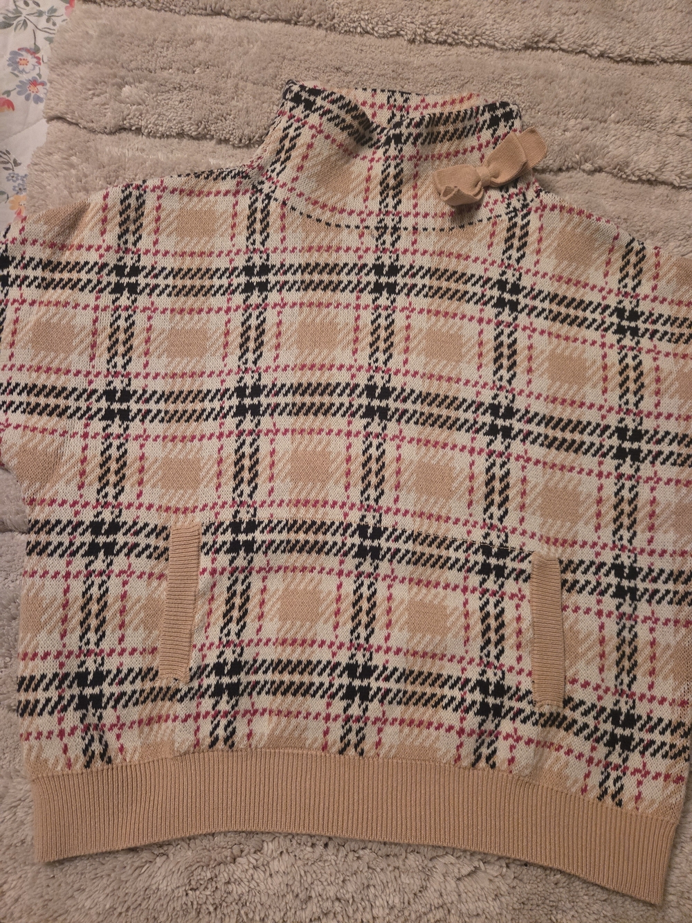 Beige Plaid Turtleneck Sweater with Bow Accent - Kids